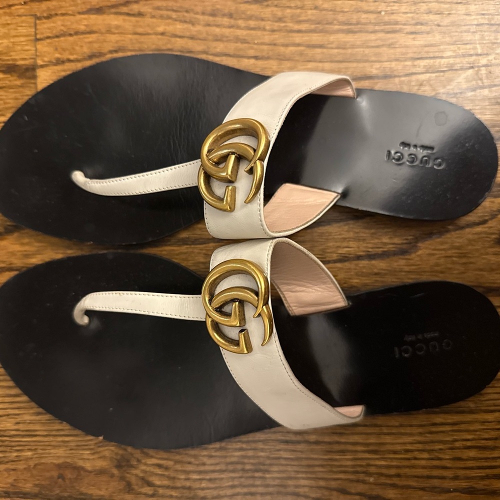 Gucci Women's Black and White Sandals
